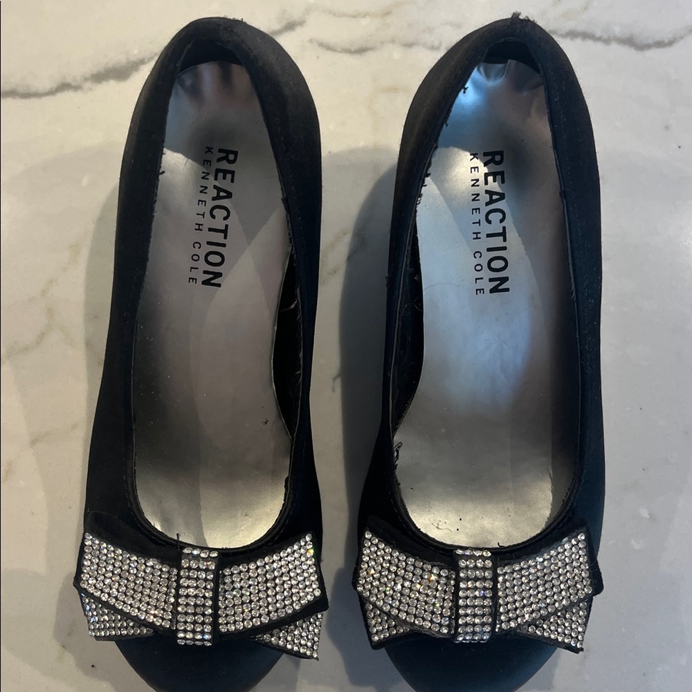 Kenneth Cole Reaction Black Heels with Rhinestone Bow 12c - Picture 5 of 7